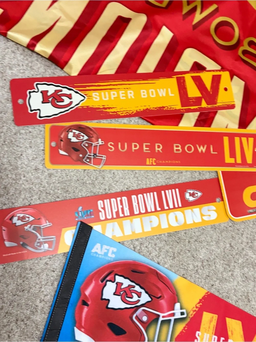 Lot Of 7 Kansas City Chiefs Super Bowl NFL Signs & Flag Wall Art Decoration NFL